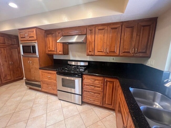 Building Photo - New Price!  COUNTRY LIVING AT ITS BEST
