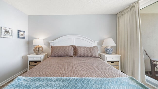 Building Photo - 7205 Thomas Dr