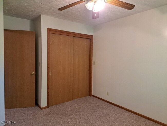 Building Photo - 6 Sunrise Dr