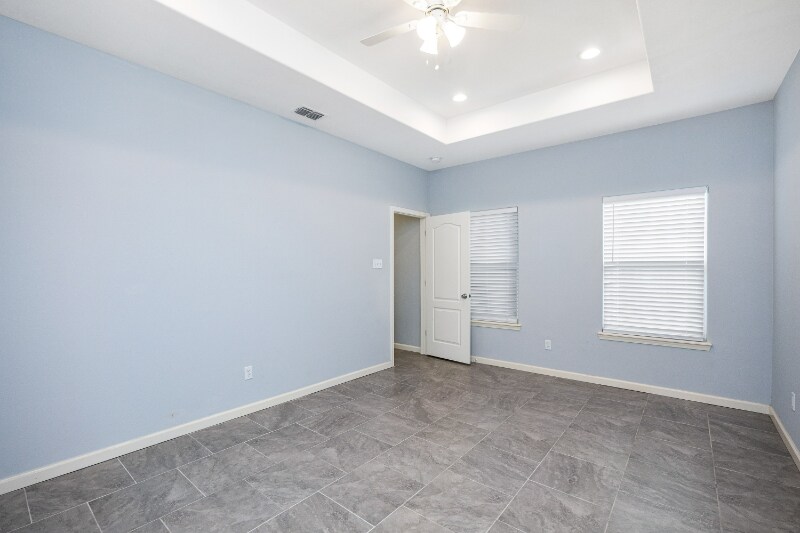 Building Photo - 1650 Clare Dr