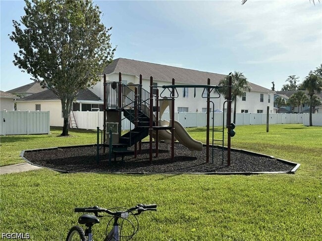 Building Photo - 3636 Pine Oak Cir