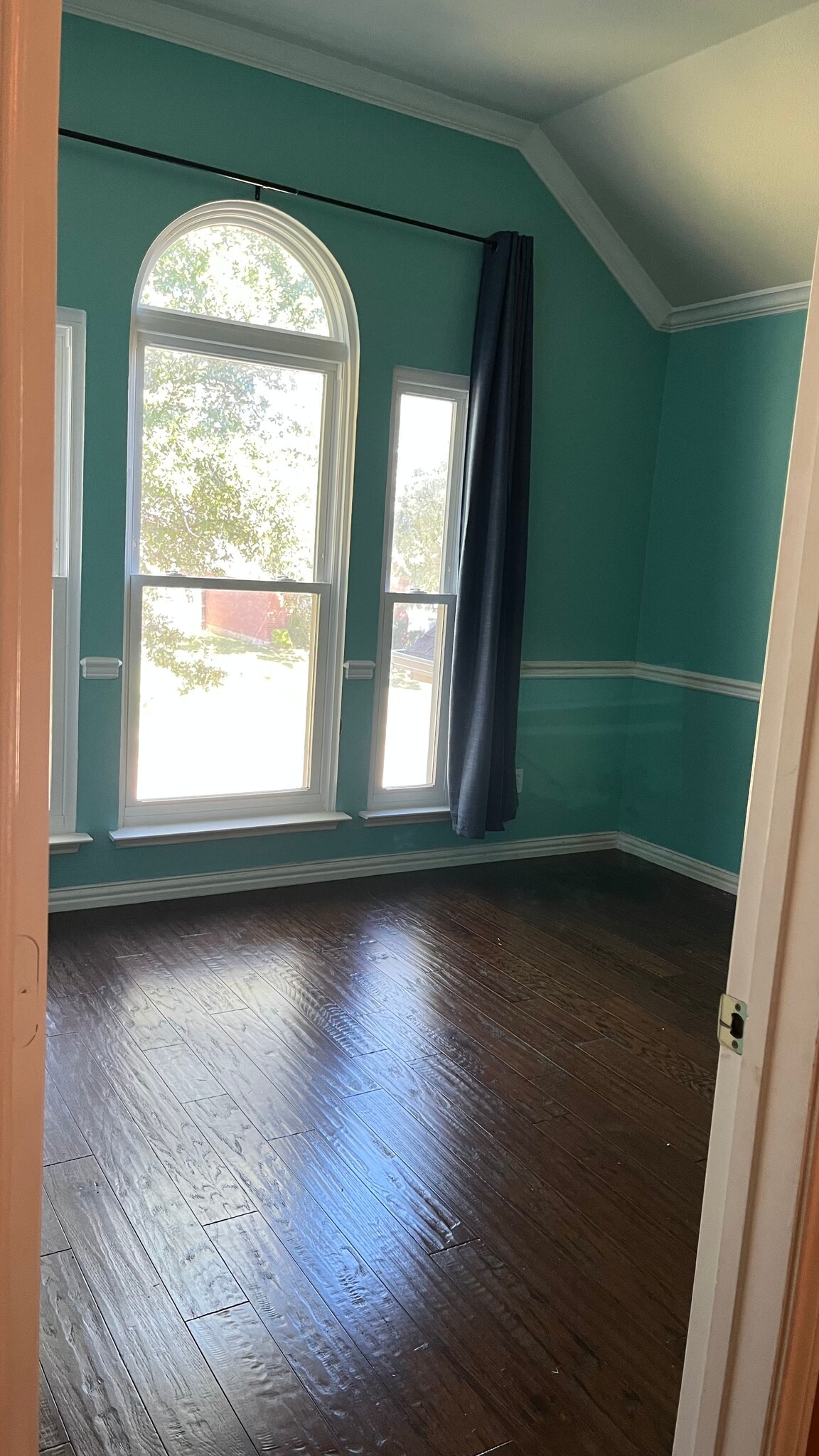 Building Photo - 1324 Hillcrest Dr