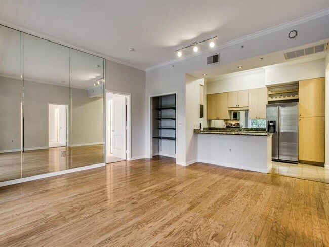 Building Photo - 3225 Turtle Creek Blvd