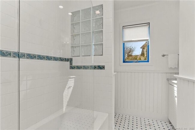 Building Photo - 4 Scofield Pl