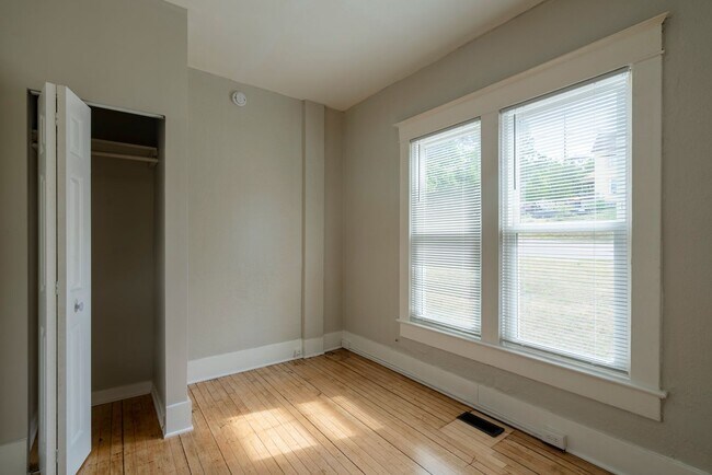 Building Photo - 258 Quimby St NE
