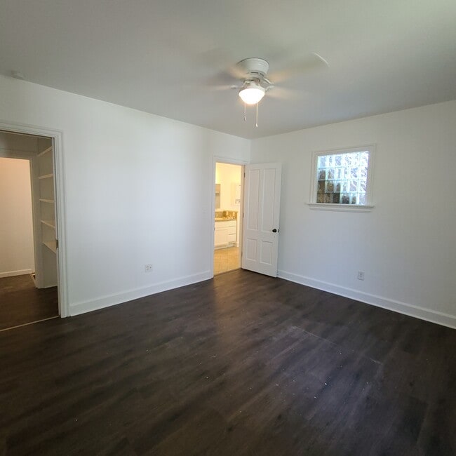 Building Photo - 309 Lake St