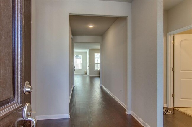 Building Photo - 2920 Coral Valley Dr