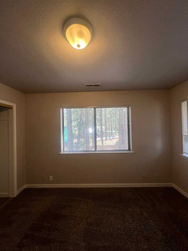 Building Photo - 3364 Treehaven Dr