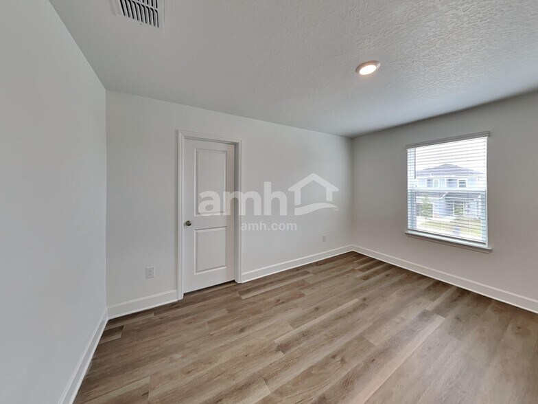 Building Photo - 37729 Dusty Saddle Ln
