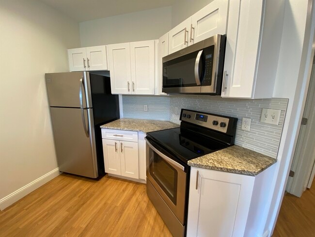 Building Photo - 875 Elm St