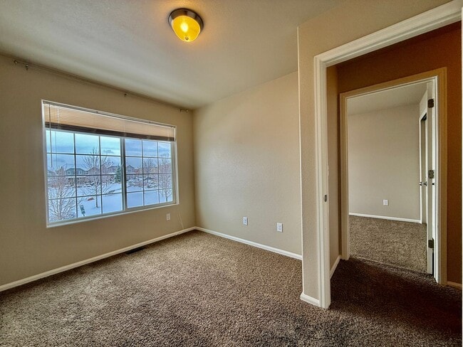 Building Photo - Amazing Views with this 3 bed, 2.5 bath Townhome