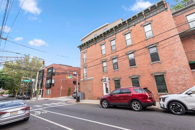 Building Photo - 69 Franklin St
