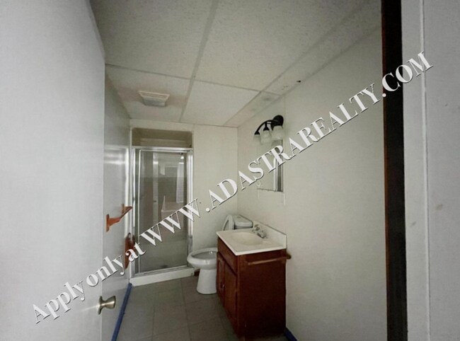 Building Photo - Cozy 4 Bedroom 3 Bath in Olathe-Available ...