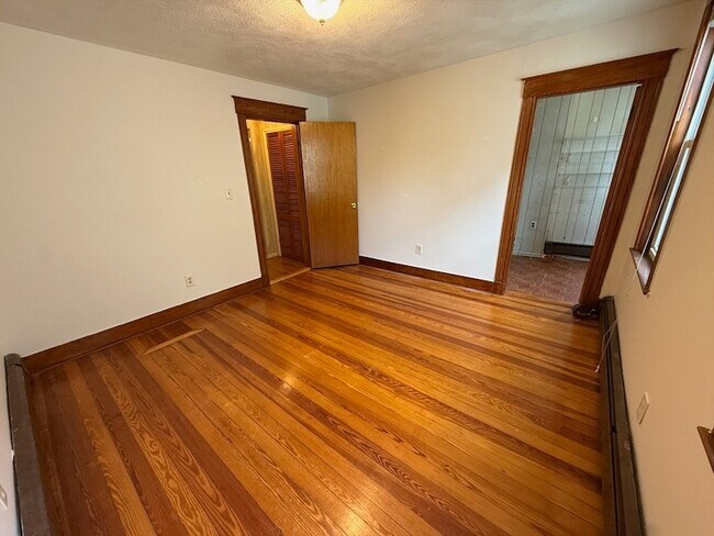 Building Photo - 87 Bartlett St