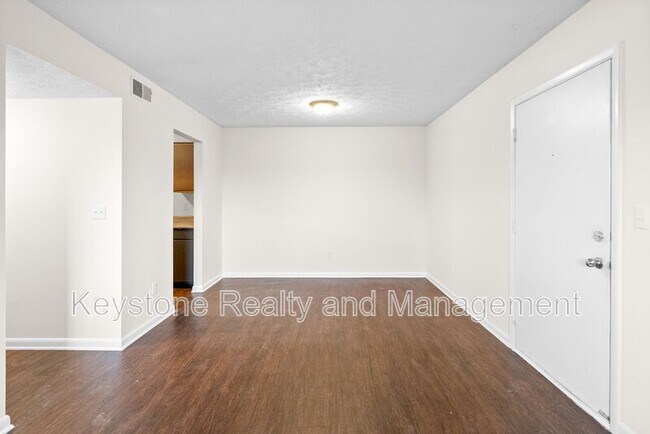Building Photo - 225 Clara Dr