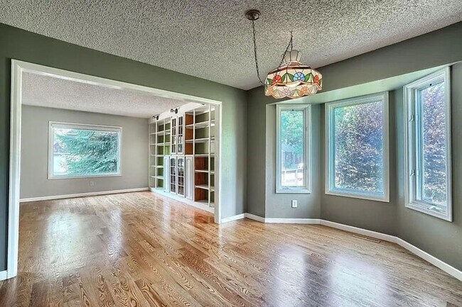 Building Photo - August 2026 Lakewood 5 Bedroom 2.5 Bathroom House with HUGE Backyard