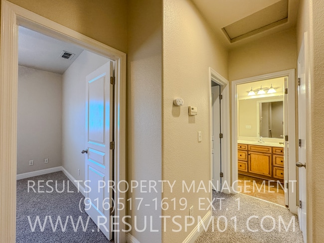 Building Photo - Lovely 3 bedroom in great location