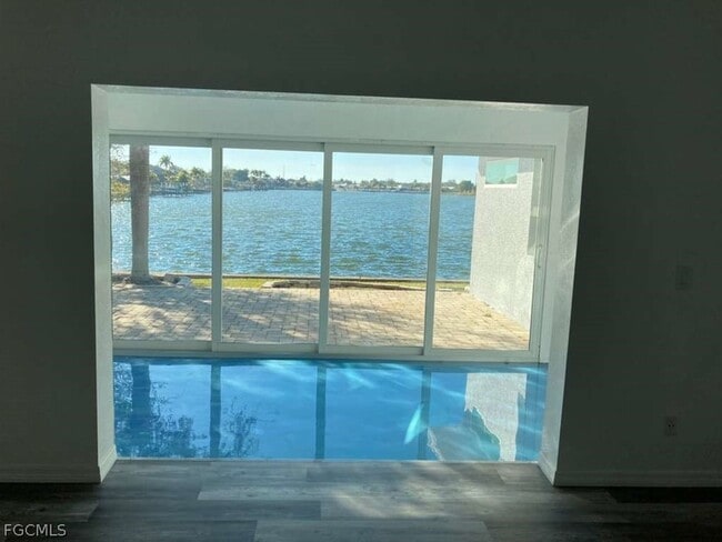 Building Photo - 546 SE 5th Ave