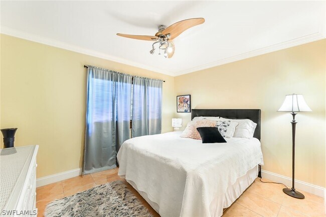 Building Photo - 200 Palm Dr