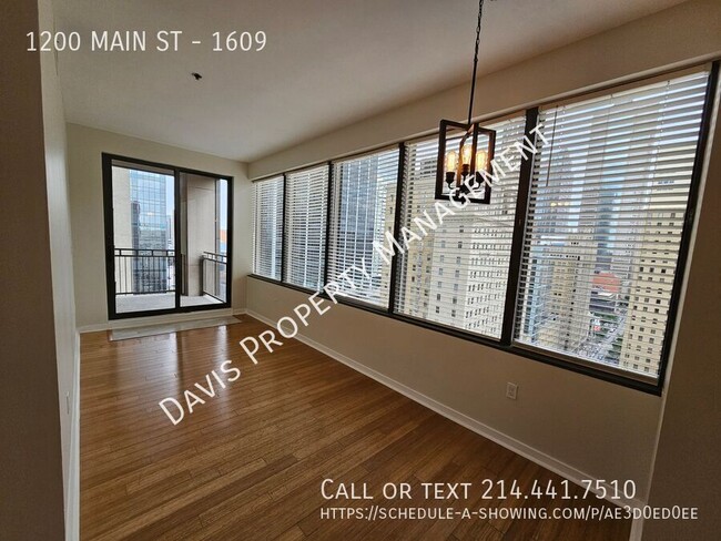 Building Photo - Downtown condo with roof top pool & concie...