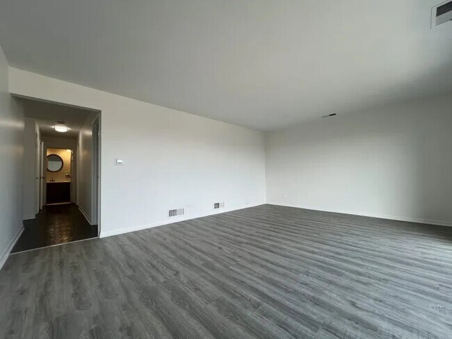 Building Photo - 2300 N Harlem Ave
