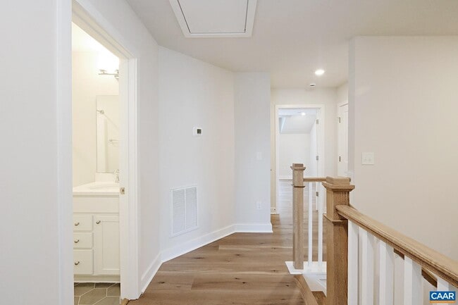 Building Photo - 952 Belvedere Way
