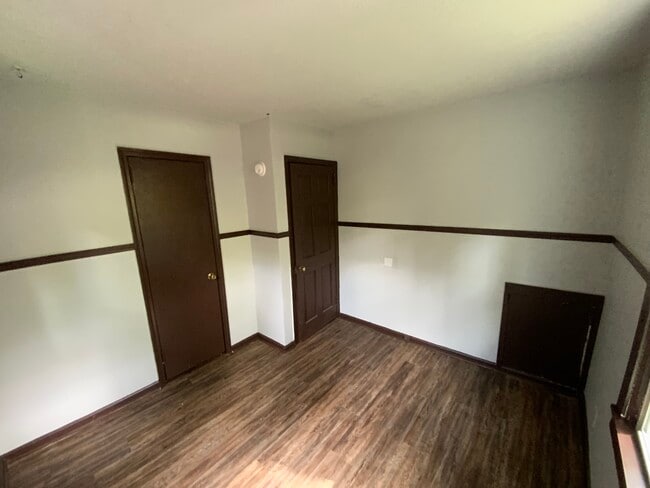 Building Photo - 602 W English St