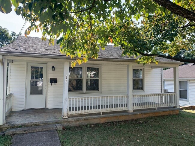 Primary Photo - 2 Bedroom House off Memorial Avenue