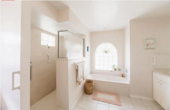 Building Photo - $5,495/month -- Beautifully Furnished Pool Home Seasonal Rental ** Lakefront Views ** Just minute...