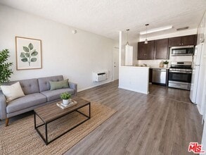 Building Photo - 1133 W 36th Pl