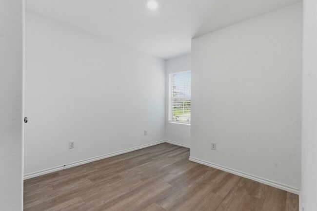 Building Photo - 11138 N Lake Mist Ln