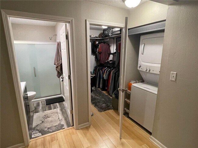 Building Photo - 907 Coulee Rd