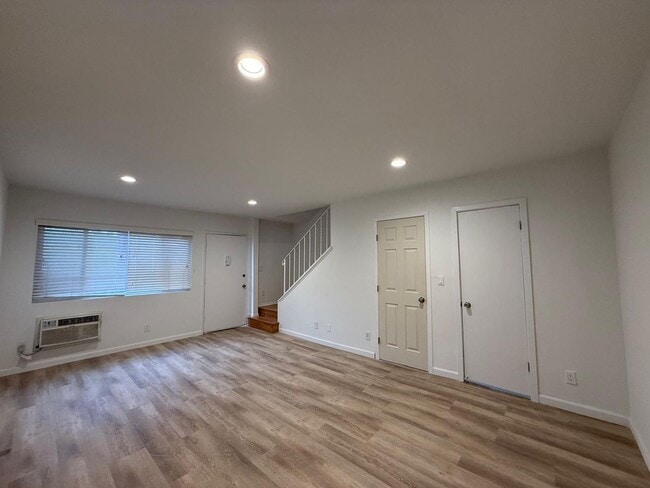 Interior Photo - 13952 Moorpark Ave