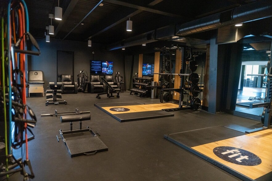 Studio gym access - 13914 Boyden Way