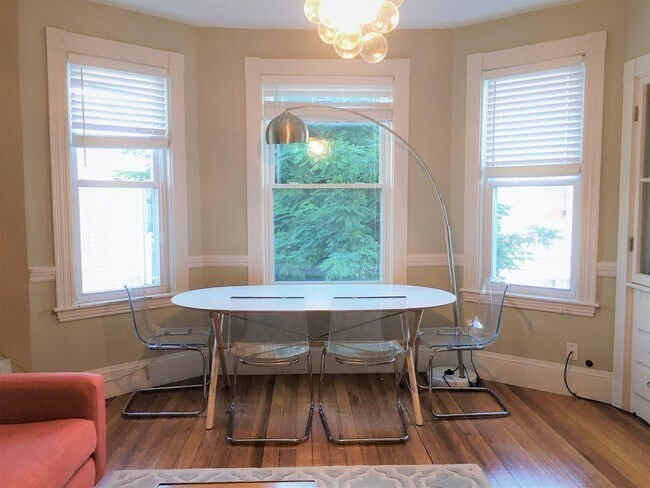 Building Photo - 12 Oliver Rd