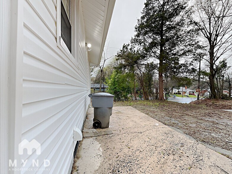 Building Photo - 1832 Wilmore Dr