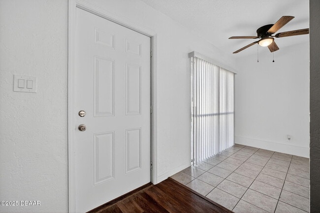 Building Photo - 2417 N Oleander Ave