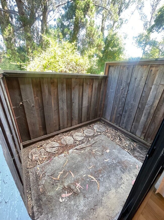 Building Photo - Beautiful Capitola Condo minutes from Capitola Village!
