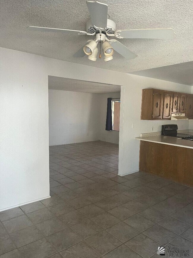 Building Photo - 1424 E Sunset Ct