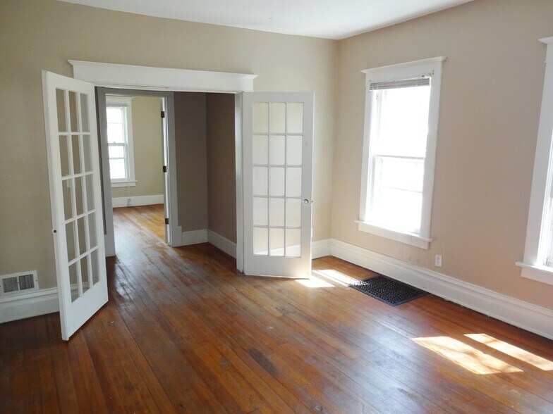 Living Room - 27 6th Ave SE