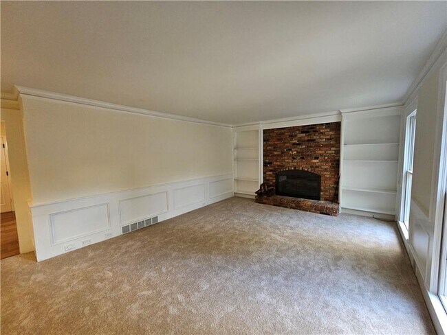 Building Photo - 3228 Turtle Lake Dr SE