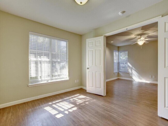 Building Photo - 7685 Northcross Dr
