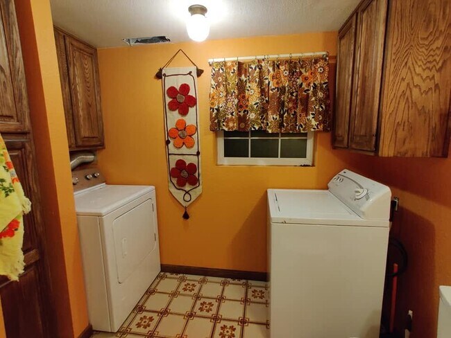 Building Photo - 3801 E Mallard Ln