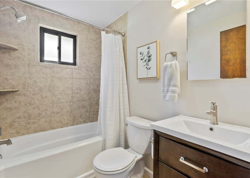 Building Photo - 699 Doris Dr