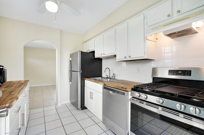 Building Photo - Goodland