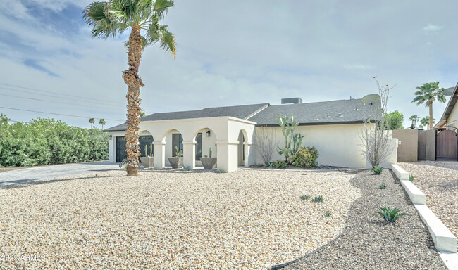 Building Photo - 2345 E Lupine Ave