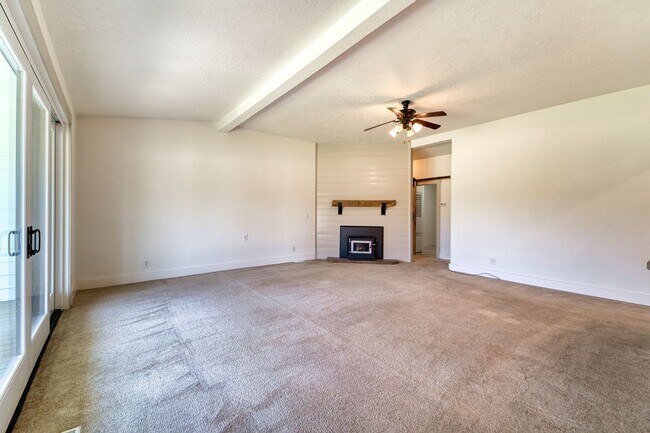 Building Photo - Escape to the Country – Beautiful 3 Bed, 2...