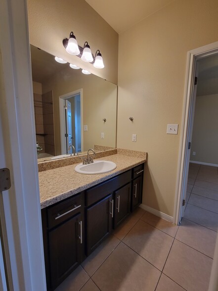 Master Bath - 1204 Cavalry Lane