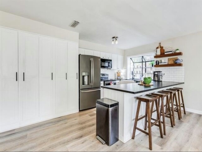 Building Photo - 2600 Peppertree Pl