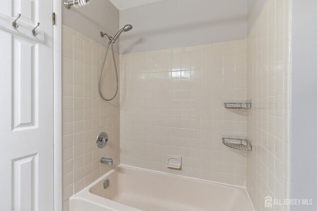 Building Photo - 60 Hampshire Dr